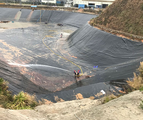 梅河口废水池清理